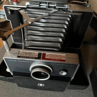 POLAROID LAND CAMERA -- VINTAGE!