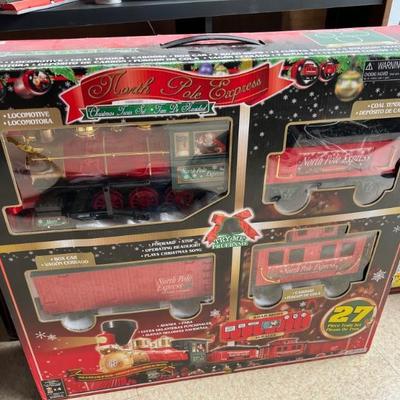 NEW IN BOX TRAIN SET!
