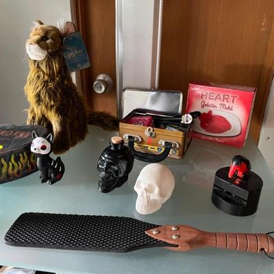 SKULLS AND OTHER CREEPY GAG GIFTS

