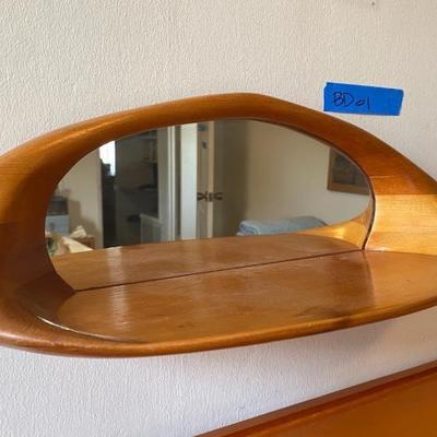 https://ctbids.com/estate-sale/34519/item/3866095/MCM-Mirrored-Floating-Shelf
