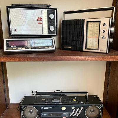 https://ctbids.com/estate-sale/34519/item/3869295/Vintage-Radios-Boombox