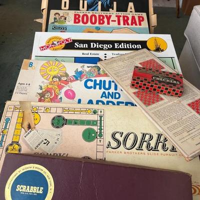 https://ctbids.com/estate-sale/34519/item/3877336/Vintage-Board-Games