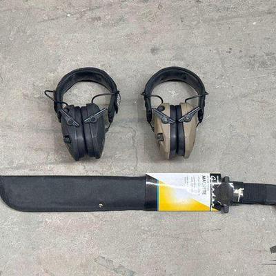 #2600 • (2) Walkers Razor Headphones & (1) Gordon Machete
