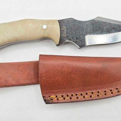 #1810 • NEW!!! Old Ram Fixed Blade W/ Sheath
