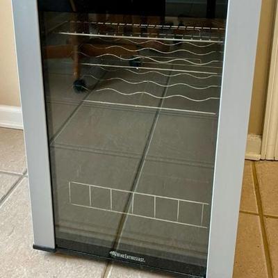 Wine refrigerator