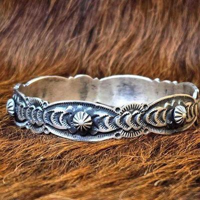 #1152 • Native American Sterling Silver Starburst Bangle, 31.53g
