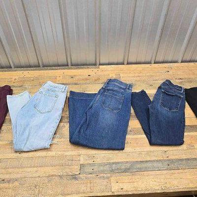 #3154 • (5) Ladies Jeans & Slacks
