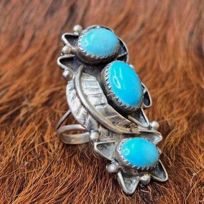 Sale Photo Thumbnail #40: #1184 • Native American Sterling Silver 3 Stone Feather Ring, 11.57g
