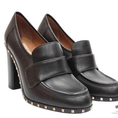 #2026 • NEW!!! Valentino Rockstud Accents Leather Pumps
