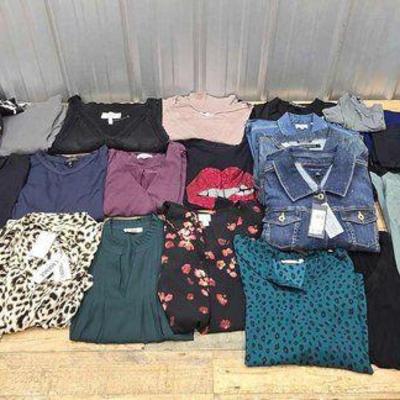 #3400 • (27) Pieces of Clothing Includes Shirts, Dresses & More
