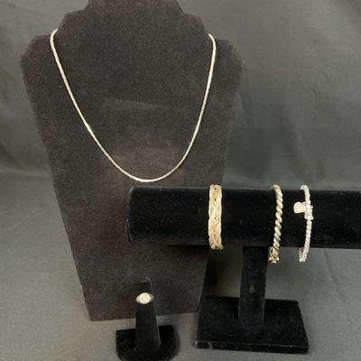 Elegant silver jewelry set