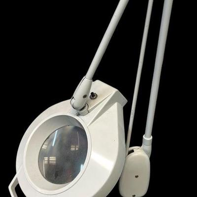 Magnifying light