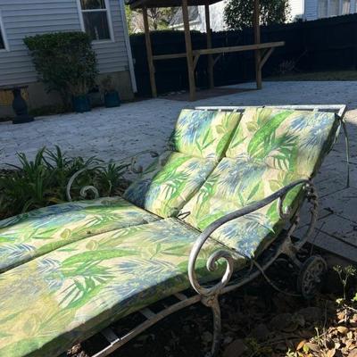 Vintage aluminum pool lounger! 