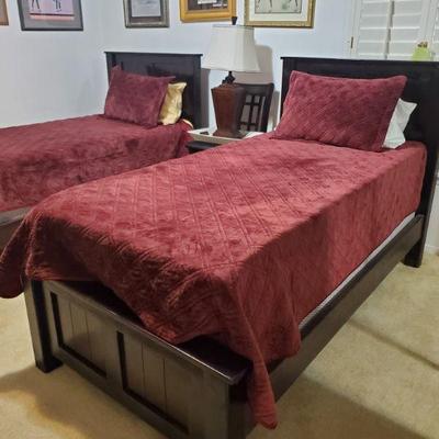 2 twin size beds