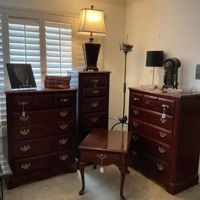 Beautiful furniture
Side table-Thomasville-21x27x22