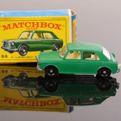 Matchbox car w/ box Lesney