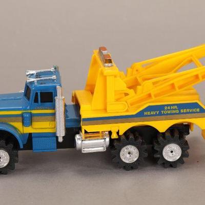 Stomper towing truck