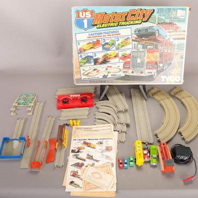 Tyco Motor City Electric Trucking slot car set