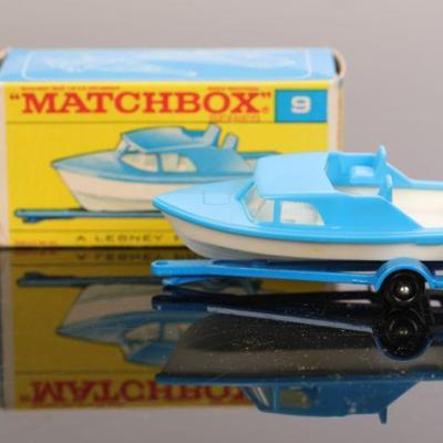 Matchbox car w/ box Lesney