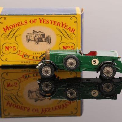 Matchbox car w/ box Lesney