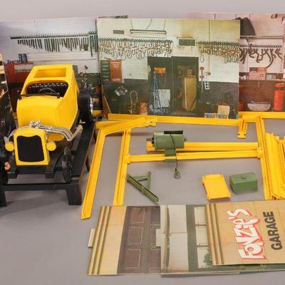 Mego Fonzie, Fonzies Garage Play set, Hot rod car