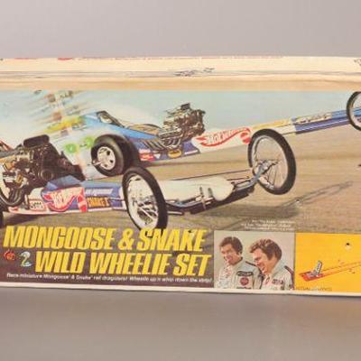 Mongoose & Snake wild wheelie hot wheels track & car set