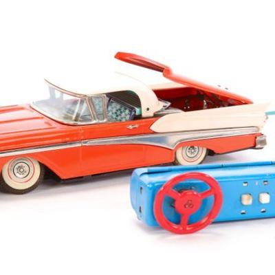 Pressed tin RC battery op car- retractable roof!