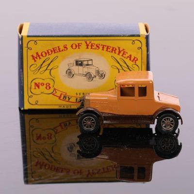Matchbox car w/ box Lesney