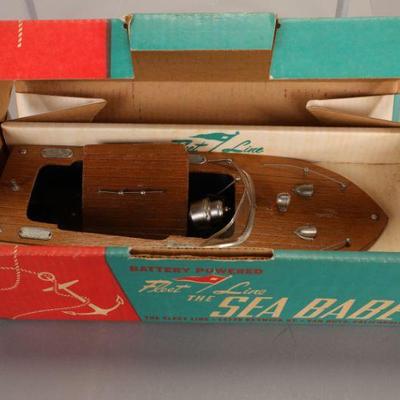 Fleet Line Sea Babe power boat w/ box