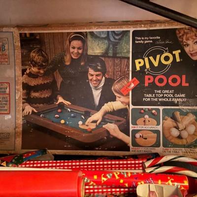 Pivot Pool, Christmas wrapping paper