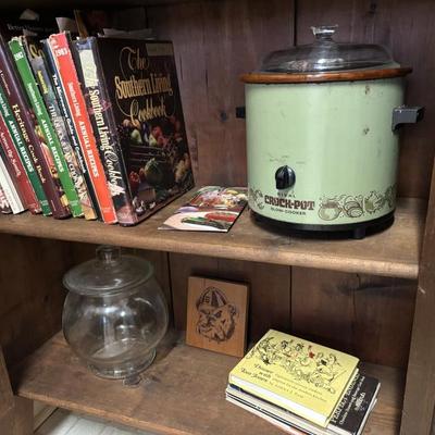 Vtg cookbooks & crock pot