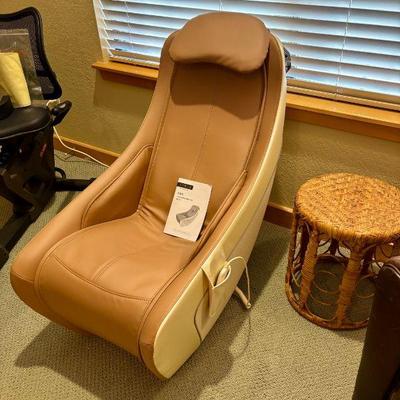 Sale Photo Thumbnail #131: Synca Compact Massage Chair