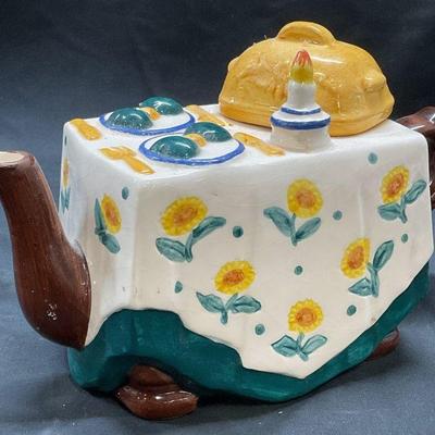 Vtg World Bazaars Dining Table Ceramic Teapot
