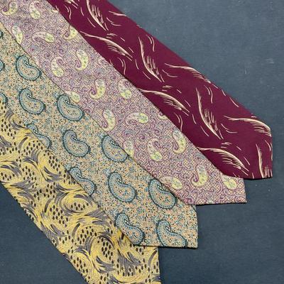 Lot 4 Giorgio Armani Silk Ties, Italy
