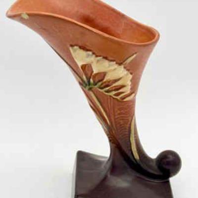 1945 Roseville Pottery Freesia Cornucopia
