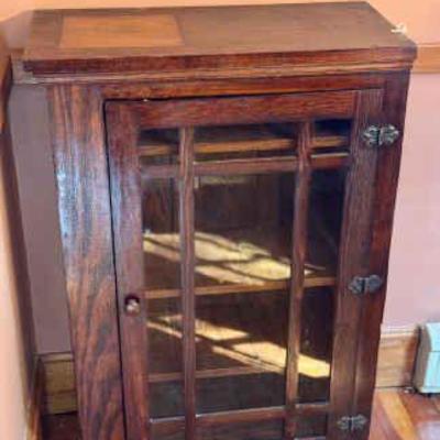 Antique Style Bookshelf / Display Case
