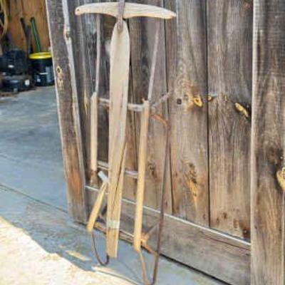 Vintage Wooden & Metal Sled – Rustic Winter Decor

