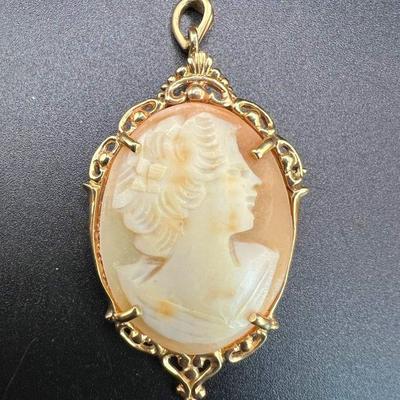 14K Gold Cameo Brooch / Pendant
