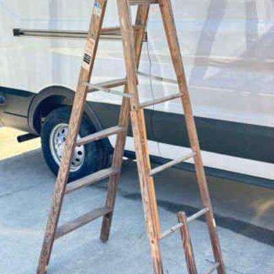 Lynn 6ft Wood Ladder

