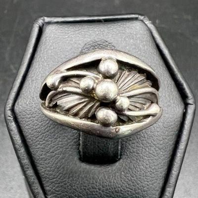 Sterling Silver Ring Size 6
