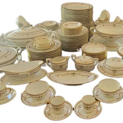 Rosenthal Donatello China Set "Eden"
https://ctbids.com/estate-sale/34628/item/3897171/Rosenthal-Donatello-China-Set-Eden