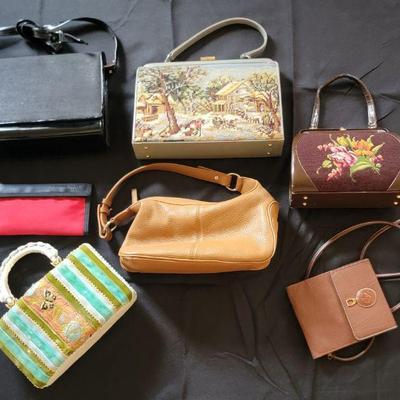 Vintage Handbags (7)
https://ctbids.com/estate-sale/34628/item/3890087/Vintage-Handbags-7