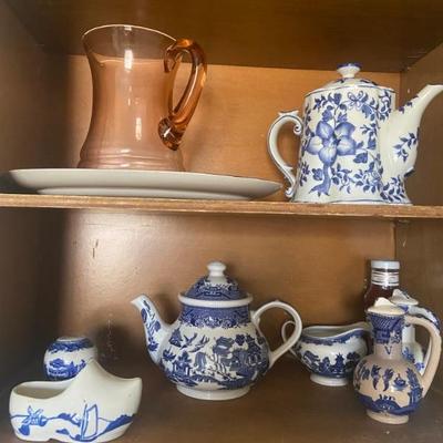 Blue and white pottery 