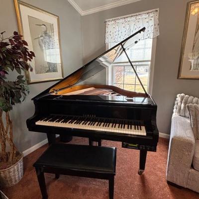 PRE-SELLING $8500
Gorgeous Black Ebony Yamaha GP1 Baby Grand Piano
