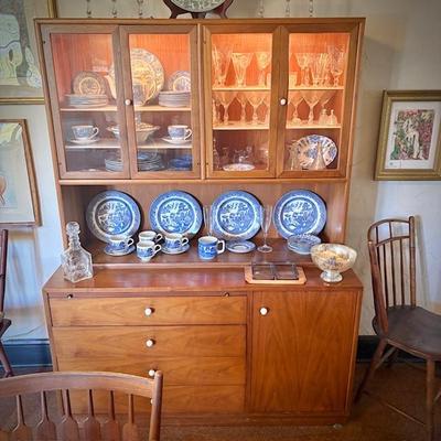 Drexel MCM china cabinet c. 1960. Lighted top with glass doors. Bottom has pullout shelf and drawers and cupboard.