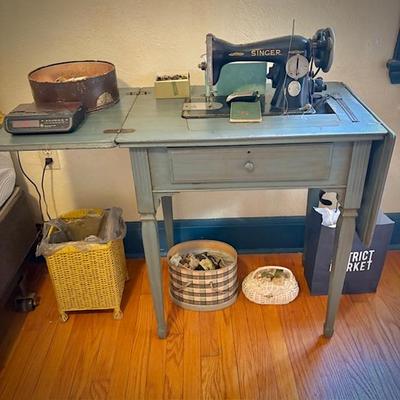 Vintage 1950s Singer 15-90 sewing machine and table