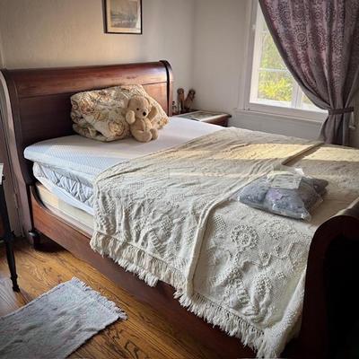Antique full bed