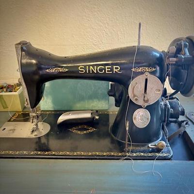 Vintage 1950s Singer 15-90 sewing machine and table