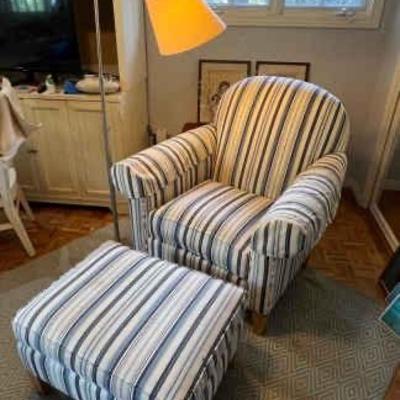 https://ctbids.com/estate-sale/34673/item/3889856/Beachy-Book-Nook