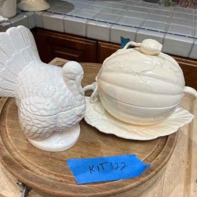 https://ctbids.com/estate-sale/34673/item/3898151/Gourd-Soup-Tureen-And-Turkey-Jar